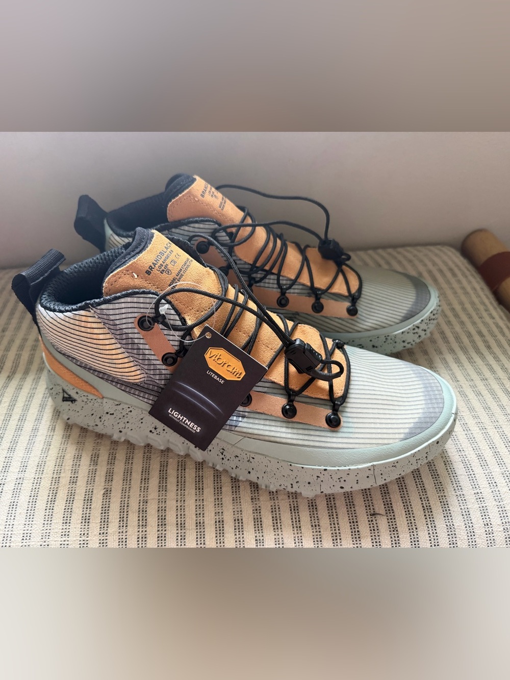 NWT RARE Brandblack Sansin Sneaker Vibram Trail Sneakers in Tan Gray 11 Mens